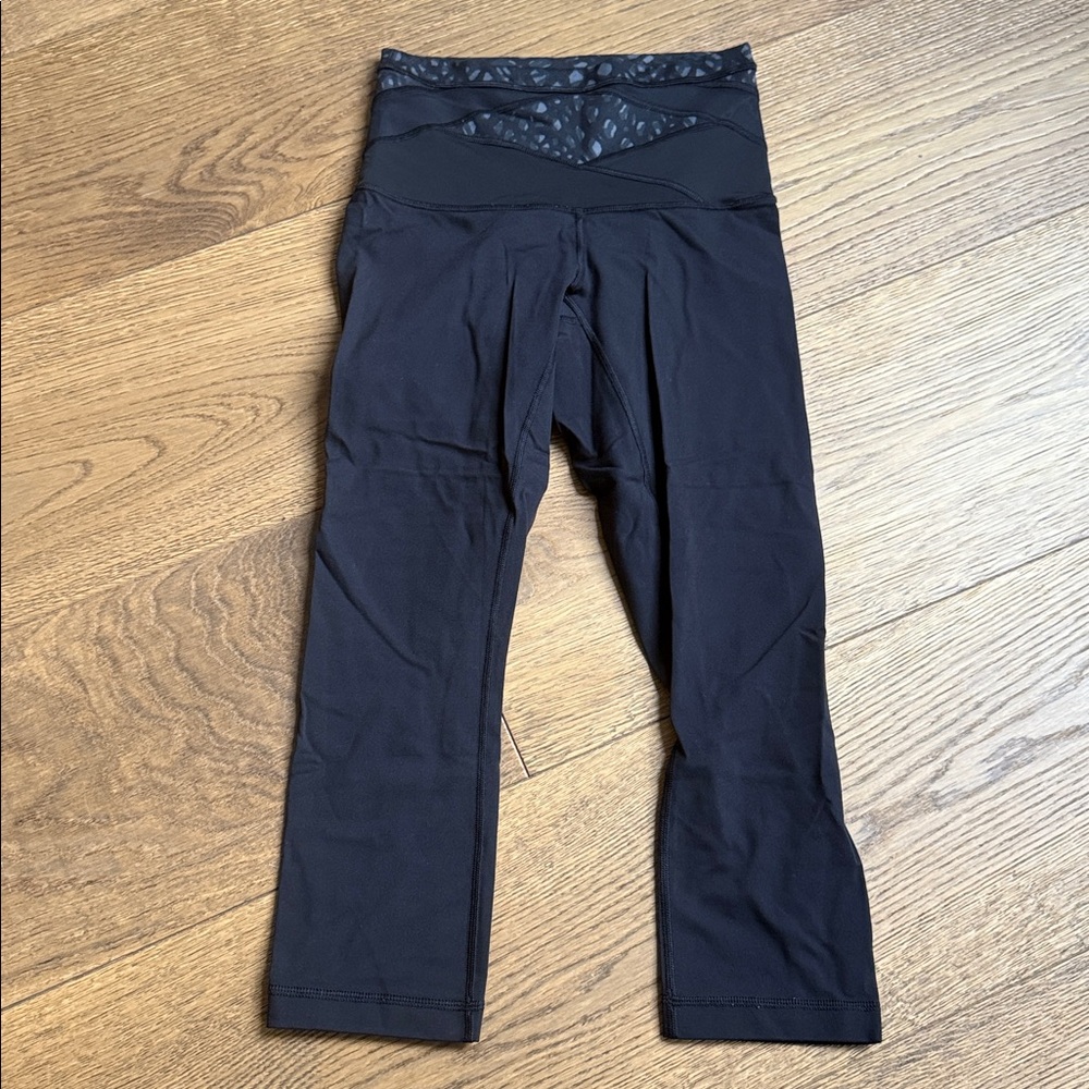 Lululemon Wunder Train 25” patterned waist leggings